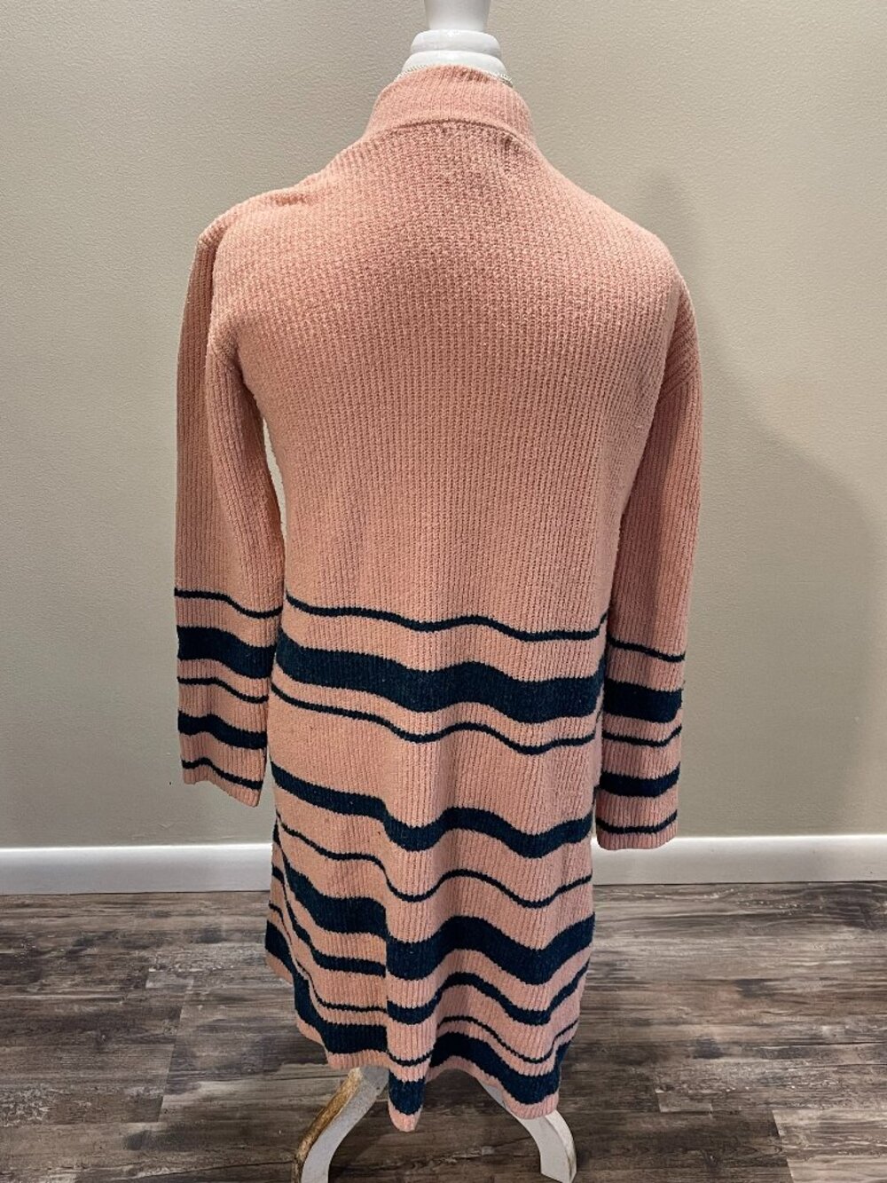 Cardigan - Picture 2 of 5